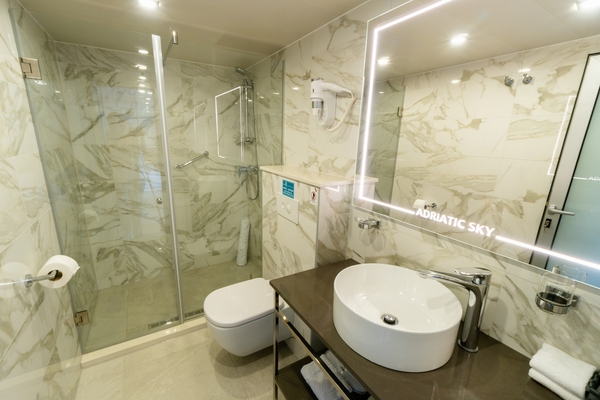 Riviera MS Adriatic Sky - Bathroom.jpg